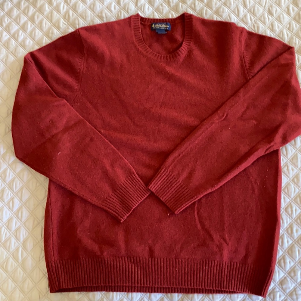 Scottish lambswool crewneck sweater. Burgundy